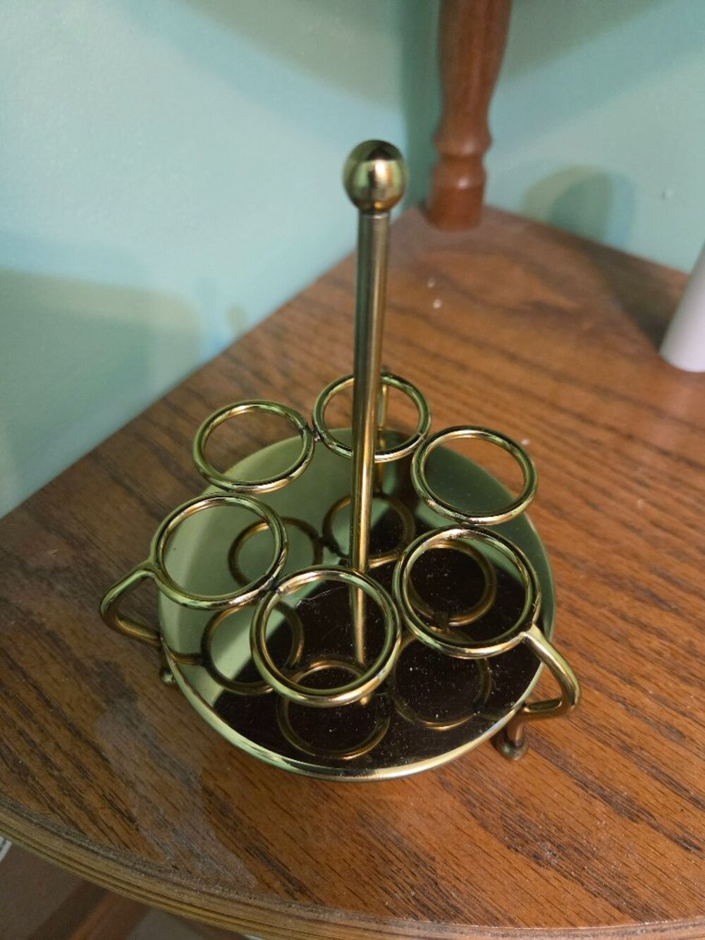 LIPSTICK HOLDER HOLDS SIX LIPSTICKS